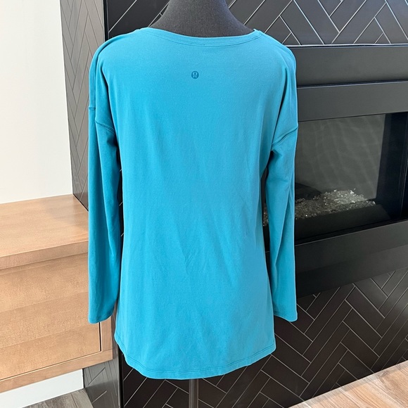 Lululemon/ EUC Long sleeve top Sz 6 - Picture 2 of 4